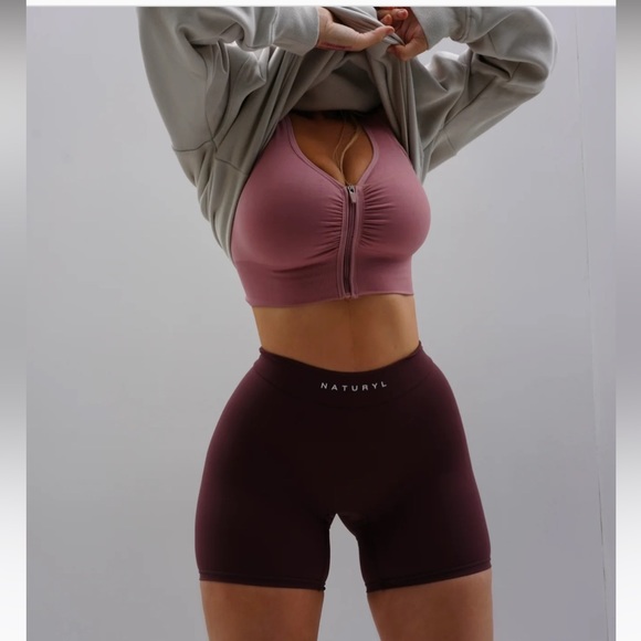 Naturyl by Niykee The V Cut Shorts - Picture 2 of 4